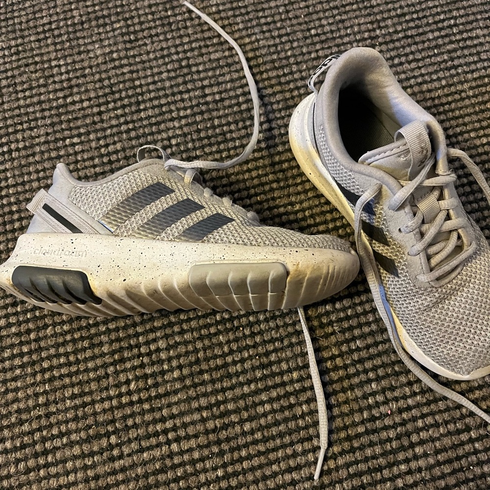 Adidas Kids Grey Shoes size 1 - Picture 2 of 5